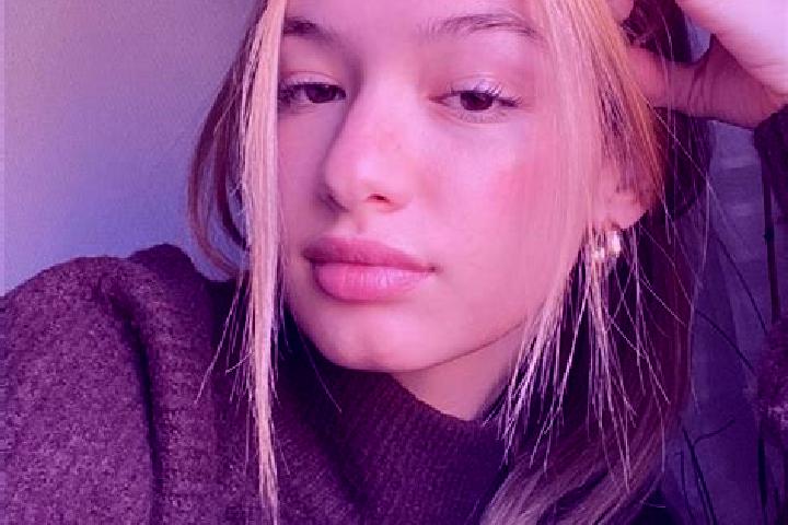 Zoe, 24, a blonde brown-eyed mediterranean companion based in Bors. Offering Deep French Kissing, Duos, OWO. Available for incall and outcall, day and evenin...