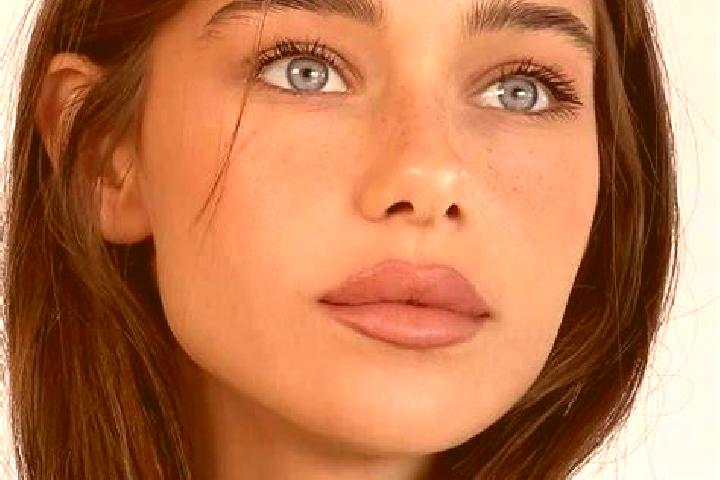 Zoe, 24, a brunette brown-eyed caribbean companion based in Pe de Serra. Offering Couples, Roleplay, 69, GFE. Available for incall and outcall, day and eveni...