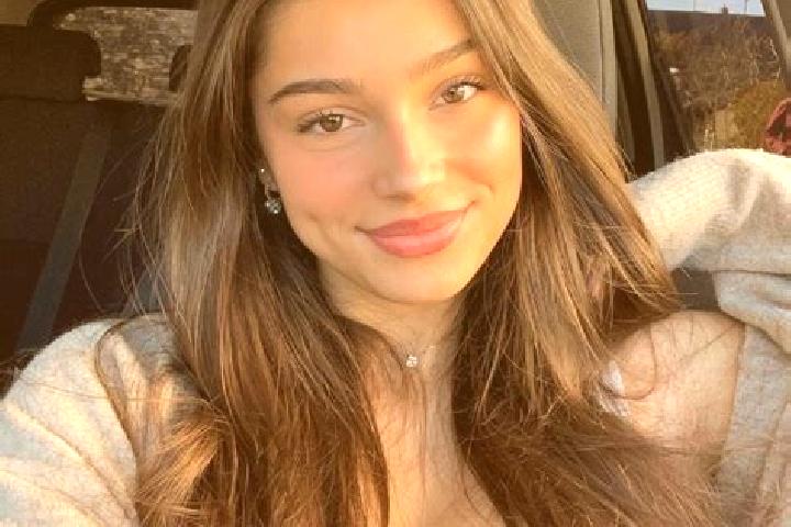 Zoe, 24, a brunette hazel-eyed mediterranean companion based in Moshkenan. Offering CIM, Travel Companion, GFE, Party Girl, OWO. Available for incall and out...