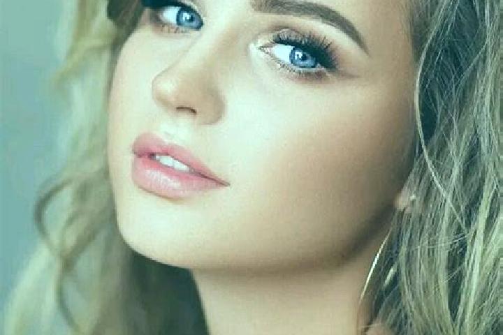 Zoe, 24, a dark blonde blue-eyed ebony companion based in Soledad de Reynoso. Offering Travel Companion, Striptease, 69. Available for incall and outcall, da...