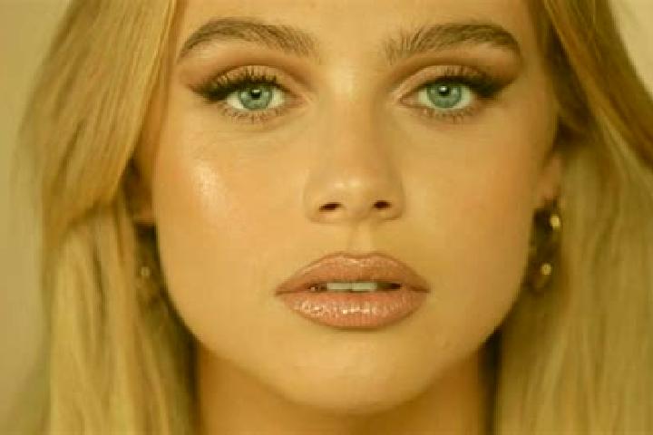 Zoe, 24, a platinum blonde blue-eyed mediterranean companion based in La Valette-du-Var. Offering Tantra, Erotic Massage, BDSM, Travel Companion. Available f...