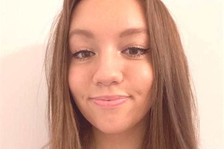 Zoe, 24 — Escort in Oakes, United States