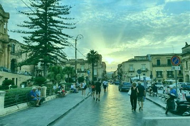 Zoe, 24 — Escort in Ramacca, Italy