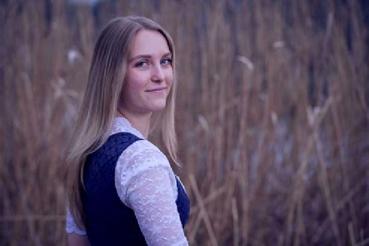 Zoe, 24 — Escort in Raubling, Germany