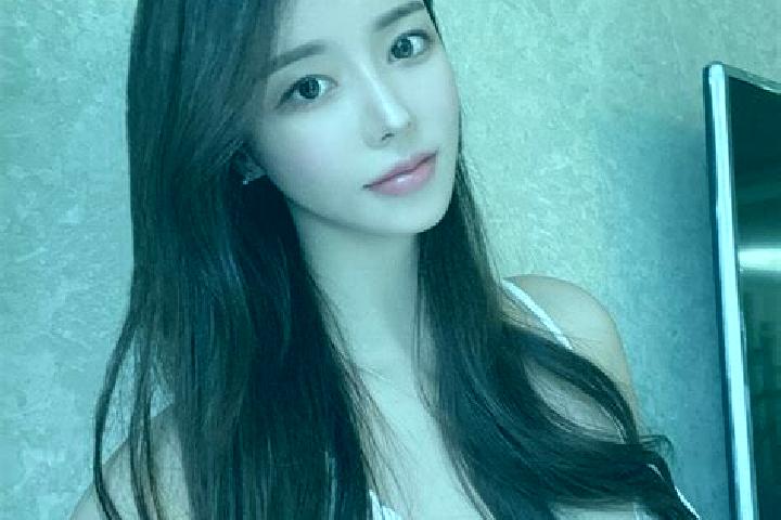 Zoe, 24 — Escort in Yonsa-up, North Korea