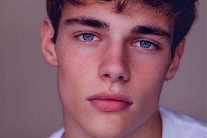 Zoe, 25, a auburn brown-eyed caucasian companion based in Pontcharra-sur-Turdine. Offering GFE, 69. Available for incall and outcall, overnight bookings avai...