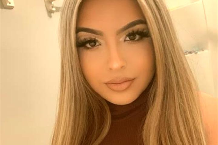 Zoe, 25, a blonde brown-eyed latina companion based in Drebkau. Offering Duos, Couples, Erotic Massage, Party Girl. Available for incall and outcall, overnig...