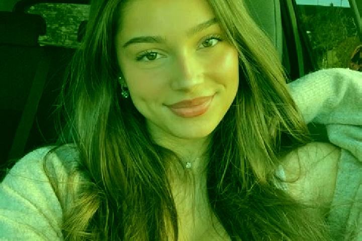 Zoe, 25, a brunette dark-eyed asian companion based in Bezmerov. Offering Deep French Kissing, 69, Girlfriend Experience, Erotic Massage, Party Girl. Availab...
