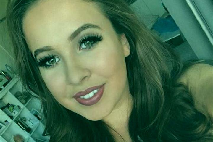 Zoe, 25, a chestnut blue-eyed mixed companion based in San Martino in Strada. Offering Dinner Date, Girlfriend Experience, Striptease, Massage, GFE. Availabl...
