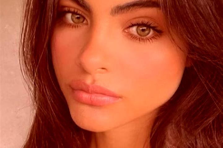 Zoe, 25, a red green-eyed indian companion based in Puka. Offering Fetish, Tantra, Prostate Massage, CIM. Available for incall and outcall, day and evening d...