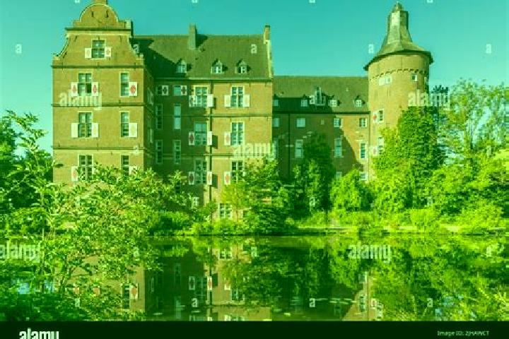 Zoe, 25 — Escort in Bedburg, Germany
