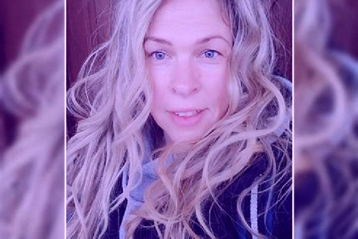 Zoe, 25 — Escort in Dolni Roven, Czech Republic