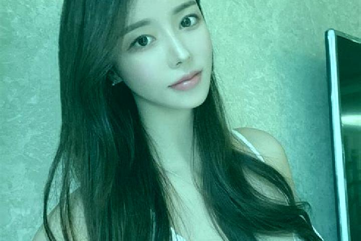 Zoe, 25 — Escort in Lanfangzhen, China