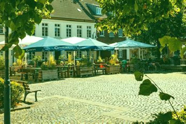 Zoe, 25 — Escort in Meerbusch, Germany