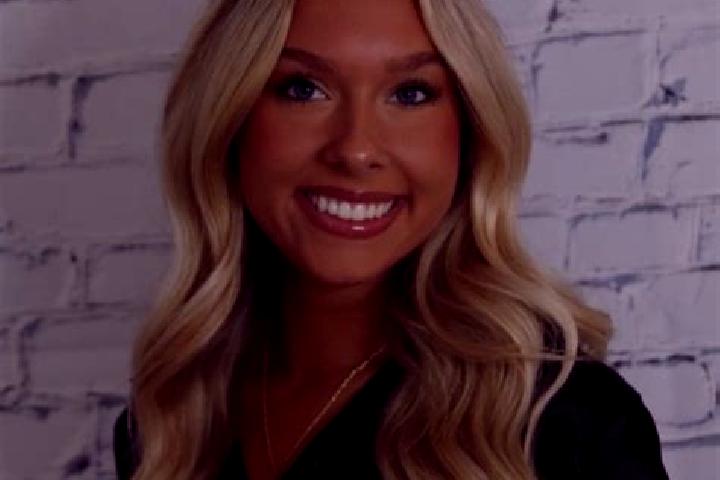 Zoe, 25 — Escort in Northport, United States