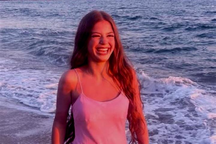 Zoe, 25 — Escort in Parit Junus, Indonesia