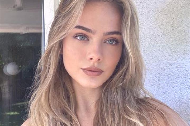 Zoe, 26, a blonde hazel-eyed caucasian companion based in Alcubilla de Avellaneda. Offering Girlfriend Experience, Erotic Massage, Travel Companion, GFE. Ava...
