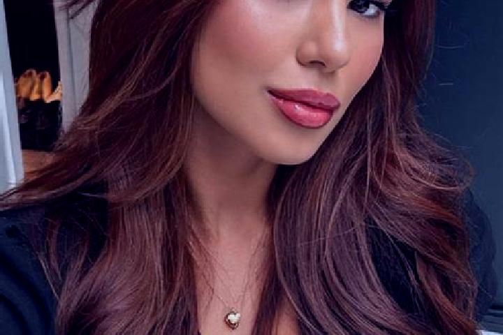 Zoe, 26, a chestnut dark-eyed asian companion based in South District. Offering Duos, Roleplay, OWO, Dinner Date, A-Level. Available for incall and outcall, ...