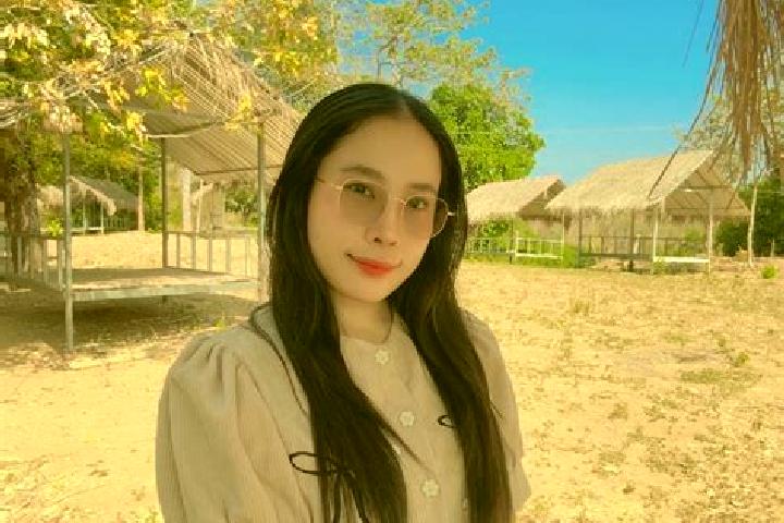 Zoe, 26 — Escort in Ban Laongam, Laos