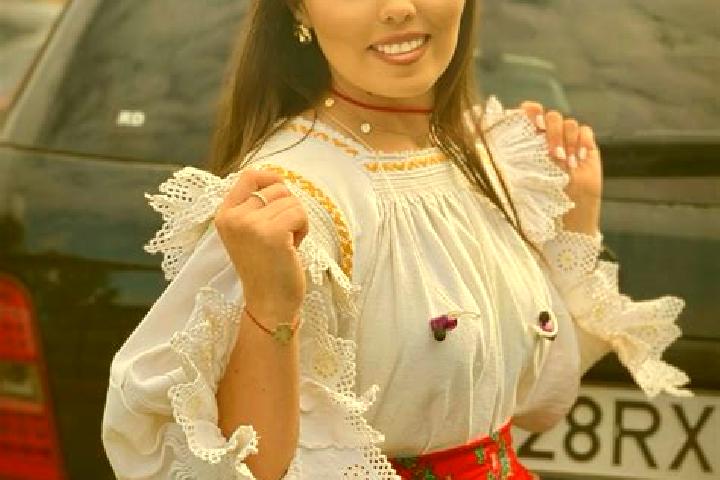 Zoe, 26 — Escort in Batarci, Romania