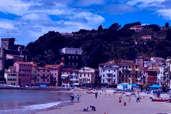 Zoe, 26 — Escort in San Terenzo, Italy