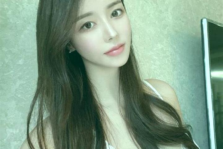 Zoe, 26 — Escort in Yuhuangding, China