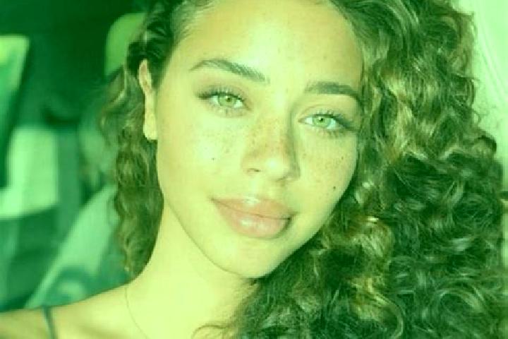 Zoe, 27, a black hazel-eyed latina companion based in Aizhai. Offering 69, A-Level, Girlfriend Experience. Available for incall and outcall, day and evening ...
