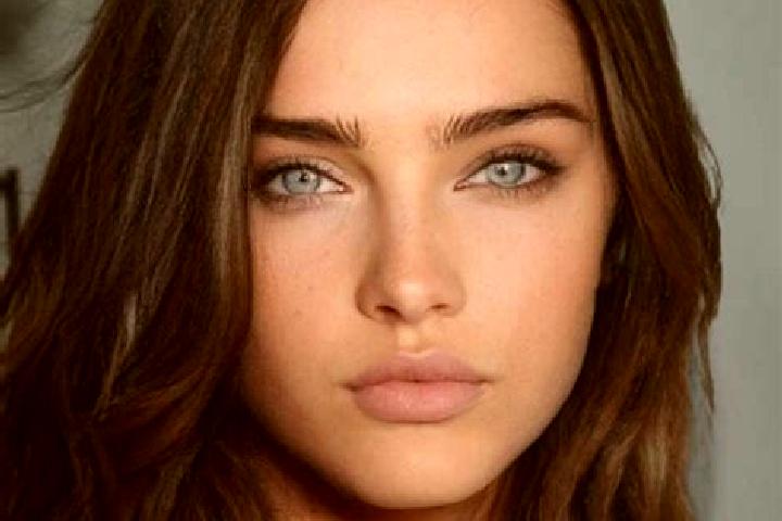 Zoe, 27, a brunette dark-eyed mixed companion based in Labuhankananga. Offering Duos, Striptease, Deep French Kissing, GFE, Erotic Massage. Available for inc...