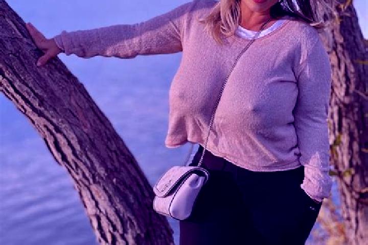Zoe, 27 — Escort in Bam, Iran