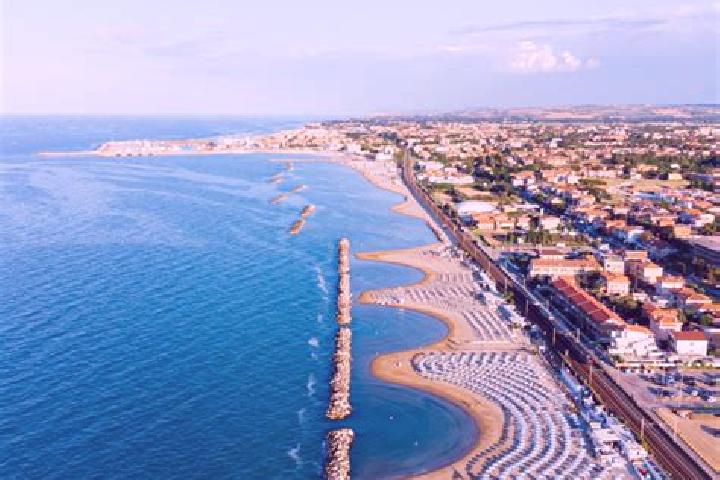 Zoe, 27 — Escort in Fano Adriano, Italy