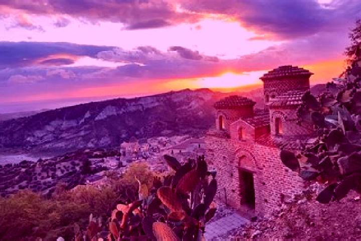 Zoe, 27 — Escort in Melicucca, Italy