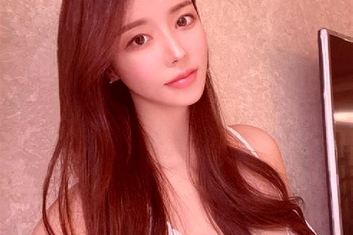 Zoe, 27 — Escort in Sandaowan, China