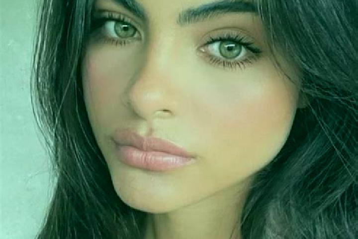 Zoe, 28, a black hazel-eyed european companion based in Hollym. Offering Domination, CIM, Girlfriend Experience. Available for incall and outcall, day and ev...