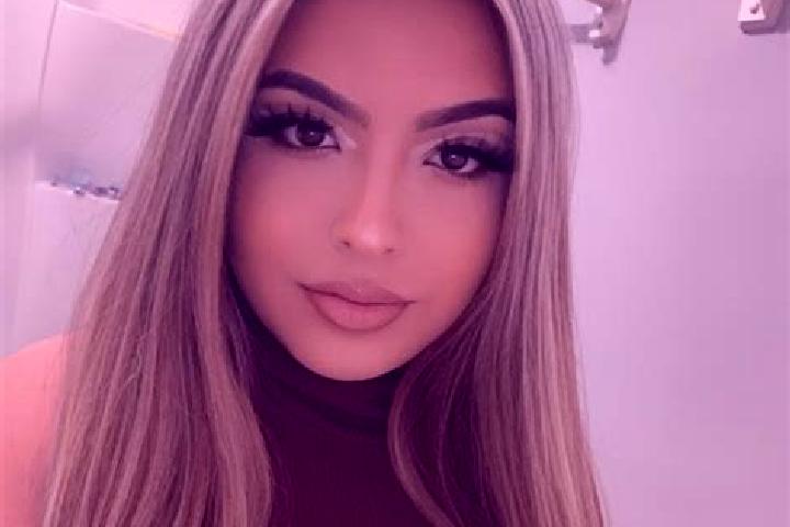 Zoe, 28, a blonde amber-eyed latina companion based in Frechen. Offering Prostate Massage, Dinner Date, Girlfriend Experience, 69. Available for incall and o...