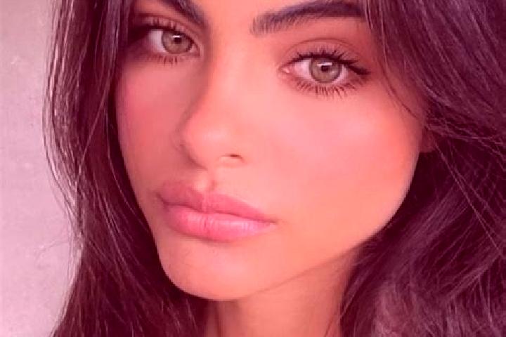 Zoe, 28, a dark blonde green-eyed latina companion based in Hebron Estates. Offering CIM, Duos, Domination, Dinner Date, A-Level. Available for incall and ou...