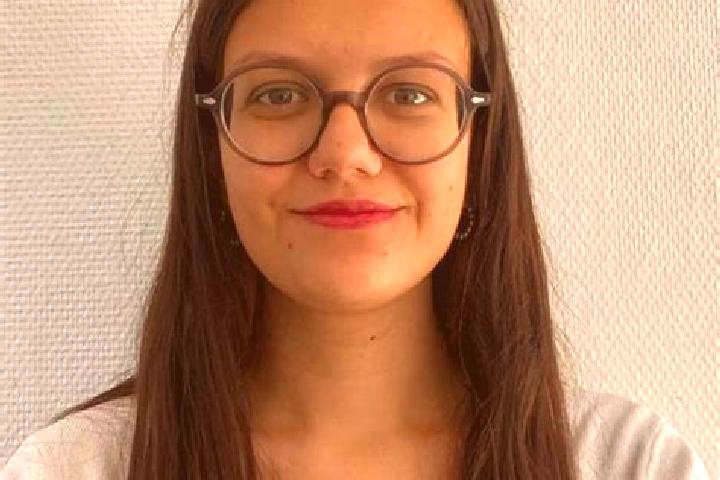 Zoe, 28 — Escort in Aillas, France