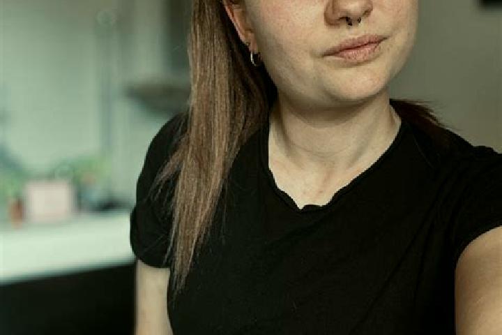 Zoe, 28 — Escort in Hessdorf, Germany
