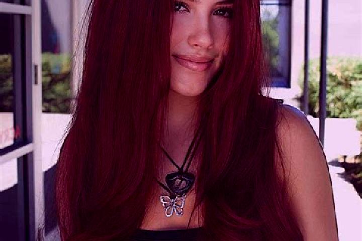 Zoe, 29, a auburn dark-eyed slavic companion based in Ohlsdorf. Offering GFE, Domination. Available for incall and outcall, day and evening dates.