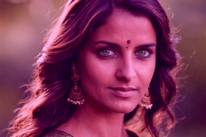 Zoe, 29, a chestnut green-eyed indian companion based in Mabharule. Offering Party Girl, CIM, GFE. Available for incall and outcall, day and evening dates.