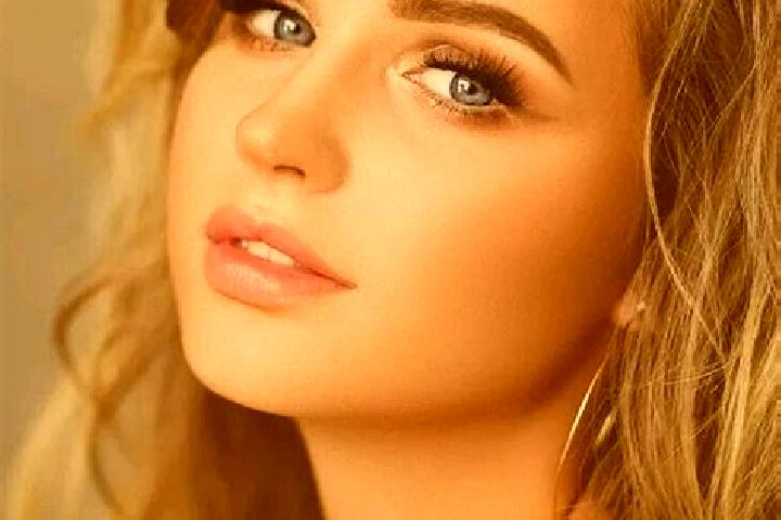 Zoe, 29, a dark blonde blue-eyed mediterranean companion based in Mungkaldatar. Offering OWO, Domination, BDSM. Available for incall and outcall, day and eve...