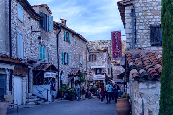 Zoe, 29 — Escort in Gourdon, France