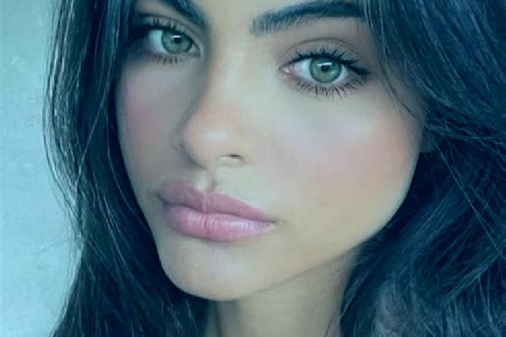 Zoe, 30, a brunette grey-eyed indian companion based in Qiandeng. Offering Dinner Date, Overnight, Tantra. Available for incall and outcall, overnight bookin...