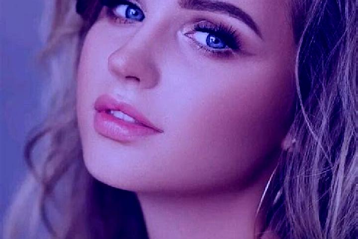 Zoe, 30, a dark blonde blue-eyed mediterranean companion based in Iugani. Offering Duos, BDSM, Couples. Available for incall and outcall, day and evening dates.