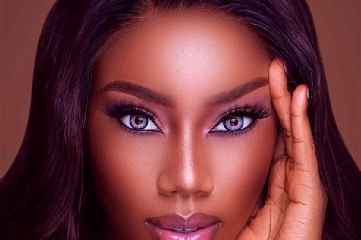 Zoe, 30, a red blue-eyed ebony companion based in Duhanas. Offering Party Girl, Domination, CIM, Couples. Available for incall and outcall, overnight booking...
