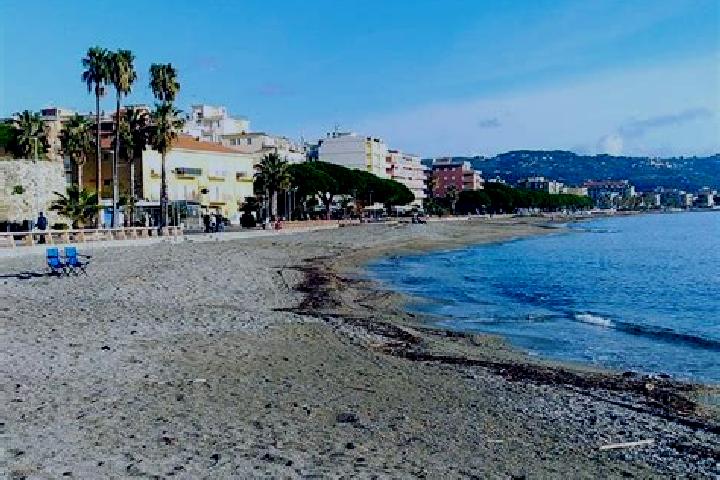 Zoe, 30 — Escort in San Bartolomeo al Mare, Italy