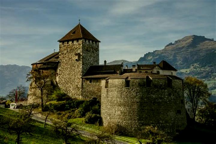 Zoe, 30 — Escort in Triesenberg, Liechtenstein