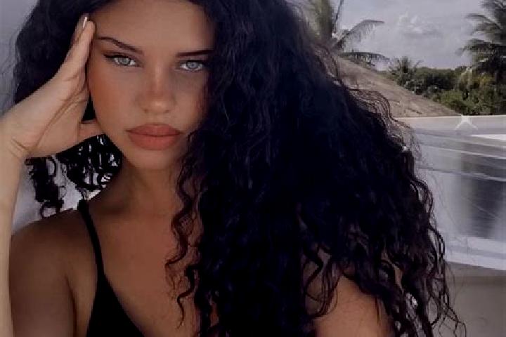 Zoe, 31, a black grey-eyed latina companion based in Paulton. Offering Deep French Kissing, 69, OWO. Available for incall and outcall, day and evening dates.
