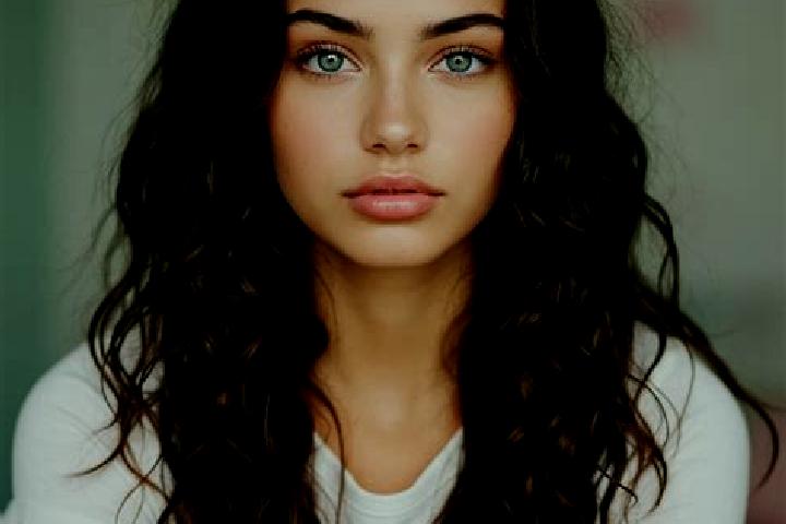 Zoe, 31, a brunette dark-eyed mediterranean companion based in Zheshan. Offering Dinner Date, Couples, Massage, Tantra. Available for incall and outcall, day...