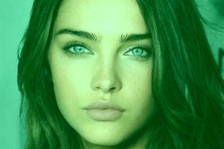 Zoe, 31, a brunette green-eyed mixed companion based in Bonnet Bay. Offering Duos, Roleplay, OWO. Available for incall and outcall, day and evening dates.