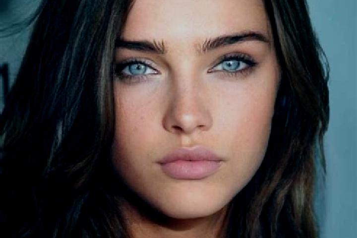 Zoe, 31, a brunette grey-eyed caucasian companion based in Villeneuve-sur-Yonne. Offering Tantra, Deep French Kissing, Duos. Available for incall and outcall...